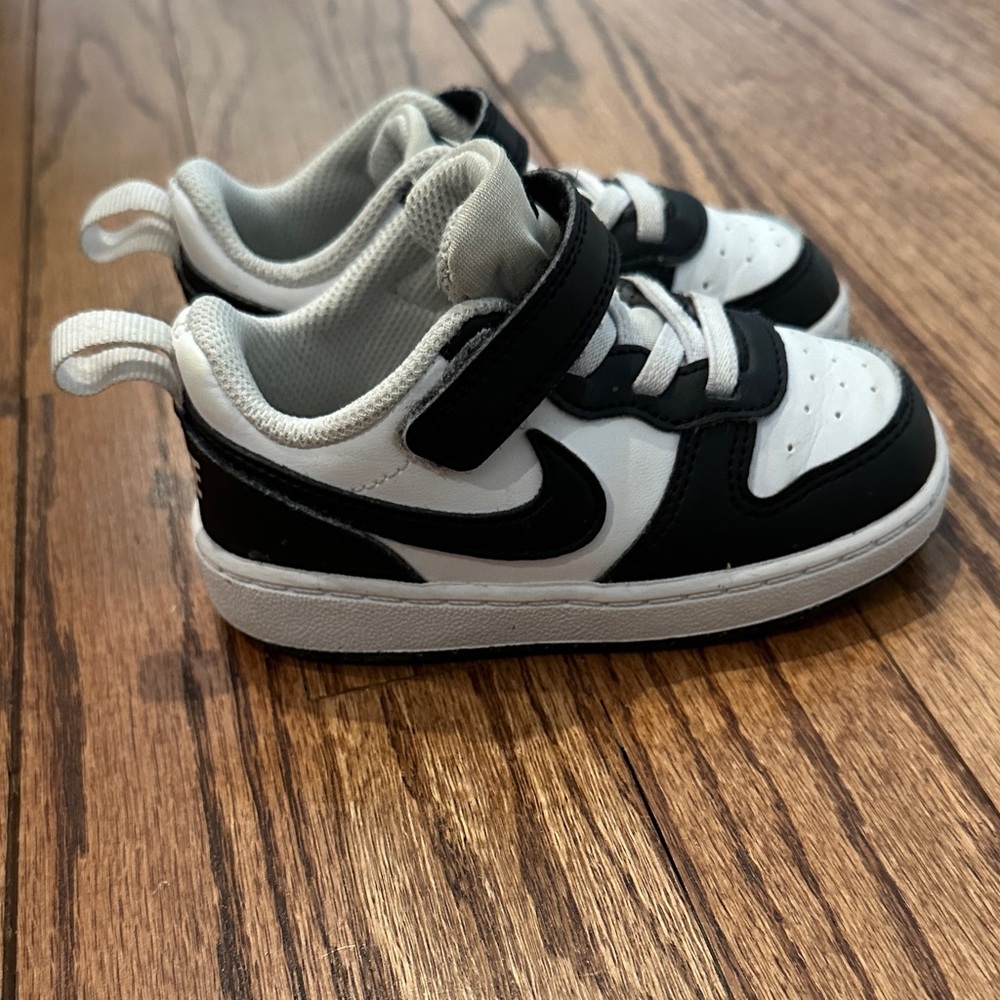 Nike Kids Black and White Velcro Strap Sneakers